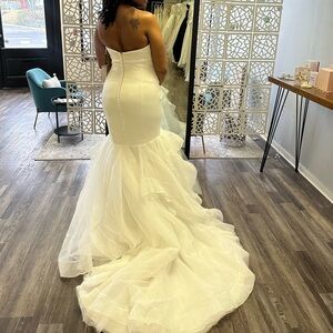 Elegant White Strapless Wedding Dress